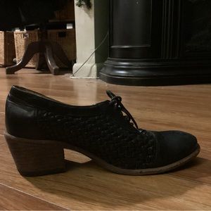 Women’s Frye Woven Leather 2 1/2” Block Heel Lace Up Shoe Size 8.5 Black